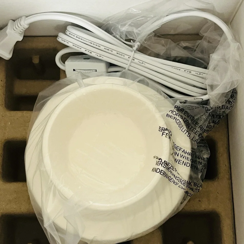 NEW IN BOX Scentsy KICKOFF TO CHRISTMAS Scented Wax Warmer